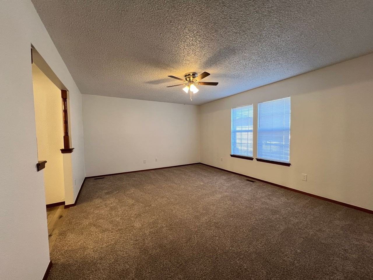 6105 Greenview Dr - Photo 4 of 24