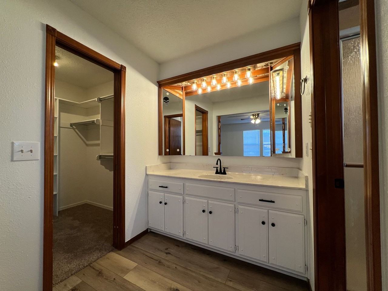 6105 Greenview Dr - Photo 5 of 24