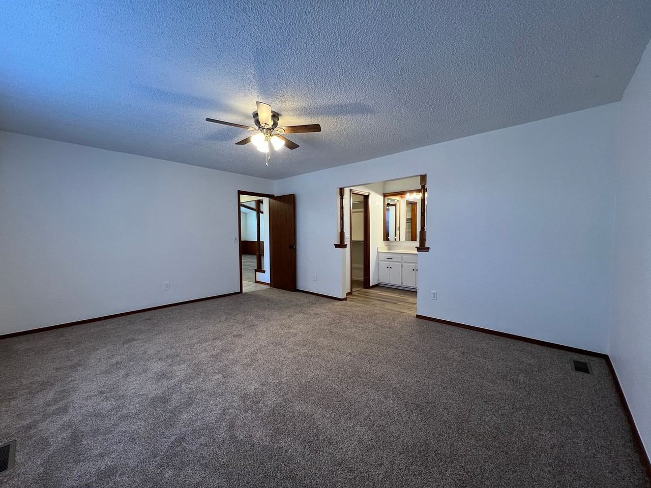 6105 Greenview Dr - Photo 6 of 24