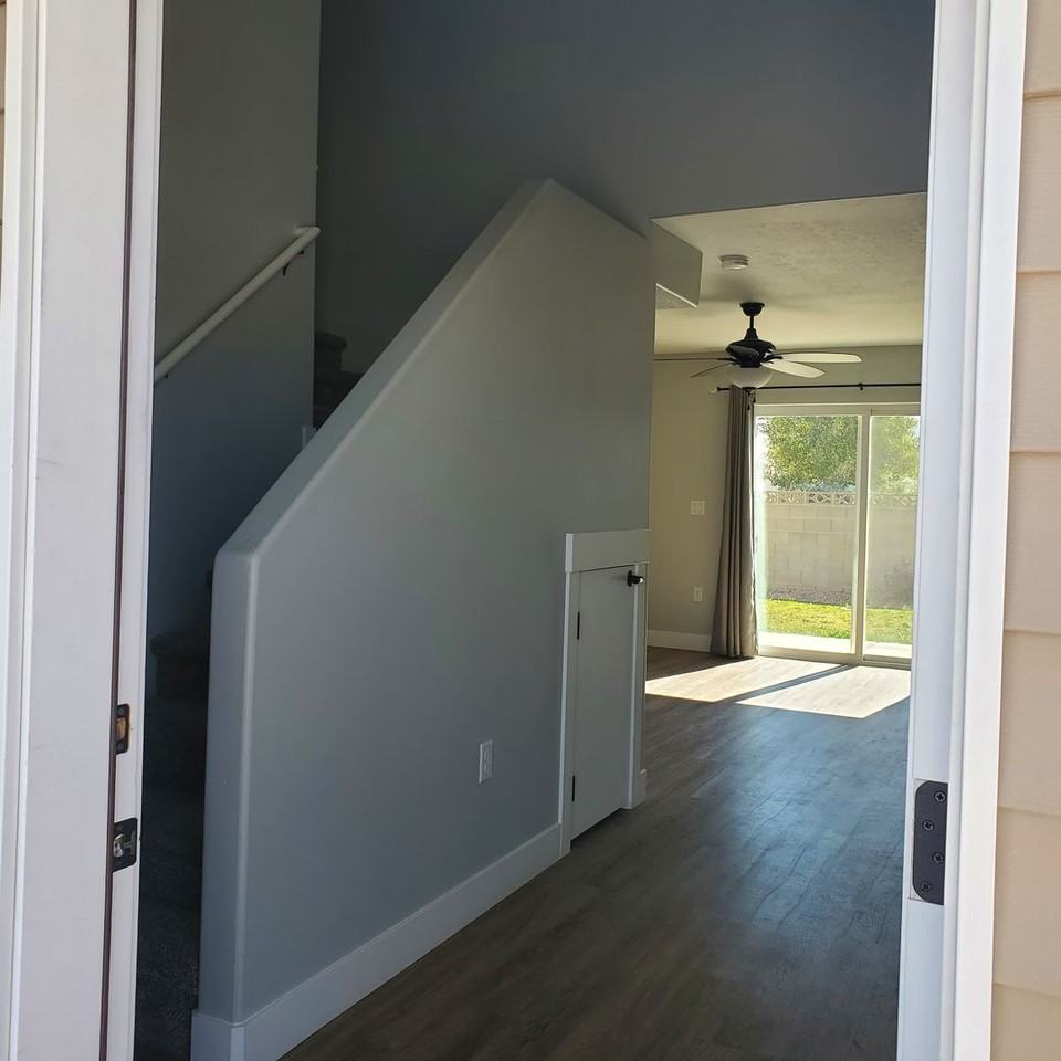 537 W 2150 N - Photo 3 of 27