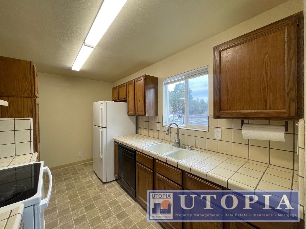 865 Monterey Ave #D - Photo 3 of 13