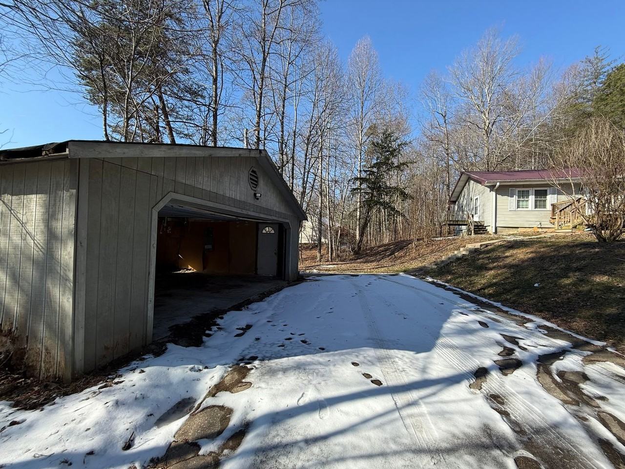3280 Cumberland Falls Hwy - Photo 2 of 8