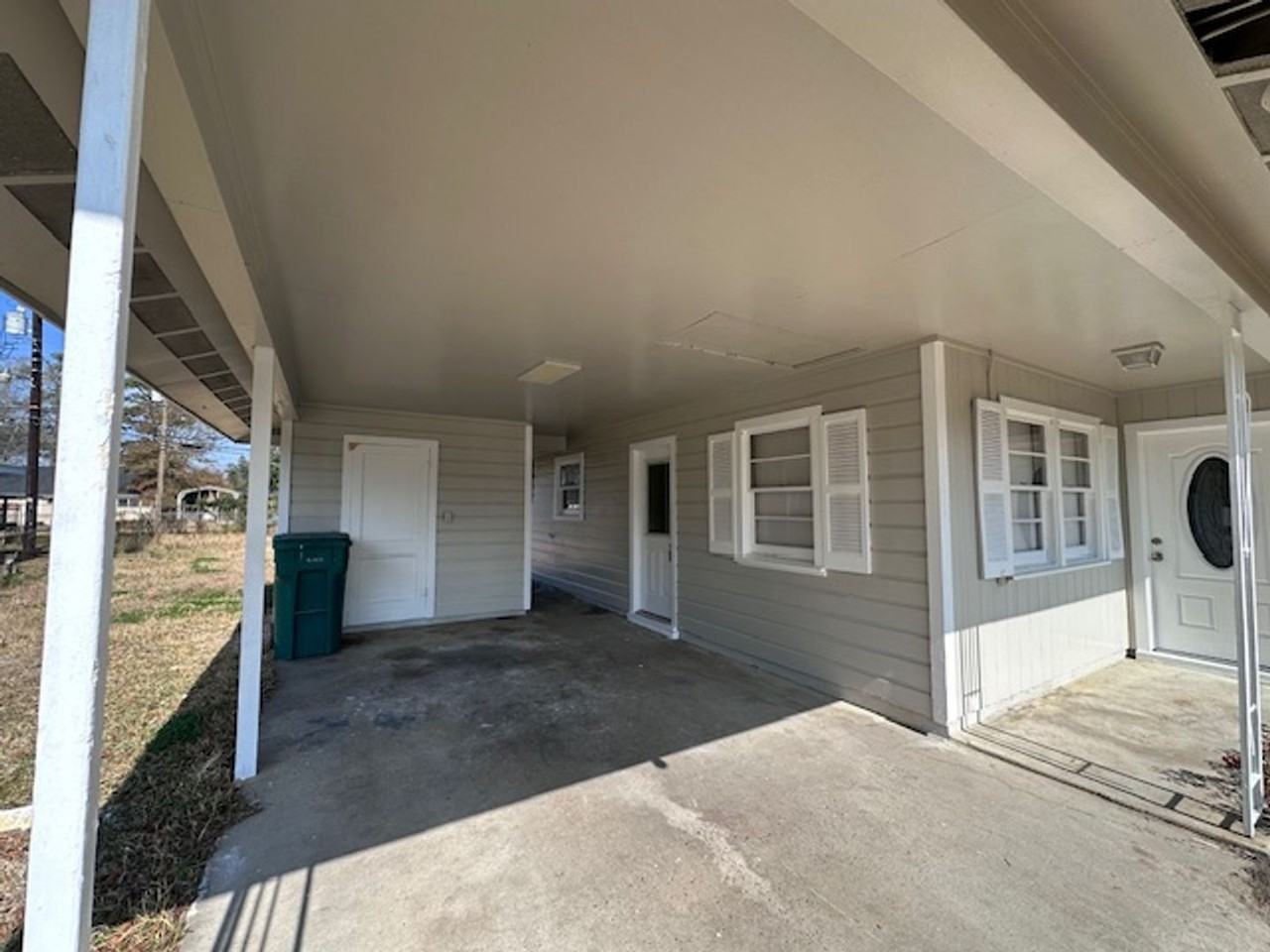 1942 Robin Ave - Photo 2 of 15