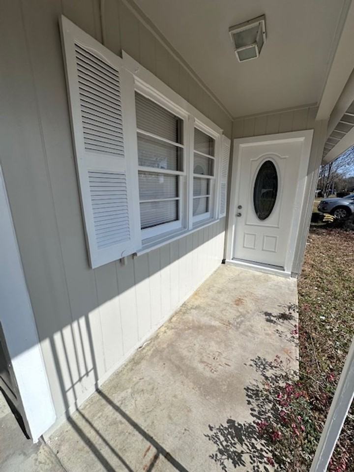 1942 Robin Ave - Photo 3 of 15