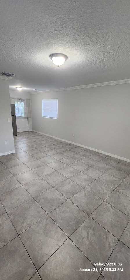 4659 S 25th St - Photo 3 of 11