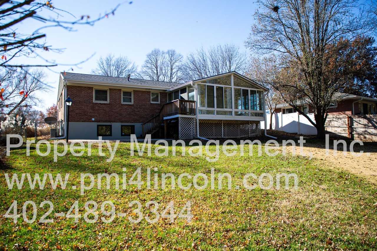 8030 N Hazelwood Dr - Photo 4 of 42
