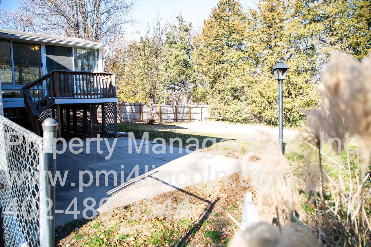 8030 N Hazelwood Dr - Photo 6 of 42