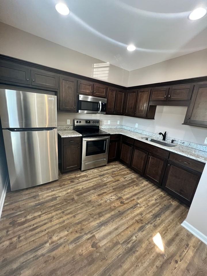 AVAILABLE NOW 2 Bedroom, 1 Bath Shelbyville TN! - Photo 2 of 15