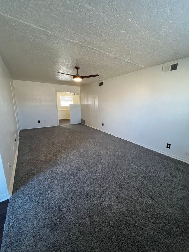 114 E Ridge Rd - Photo 2 of 23