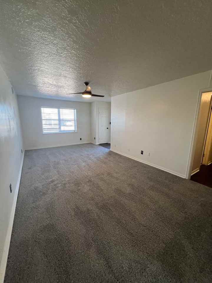 114 E Ridge Rd - Photo 3 of 23