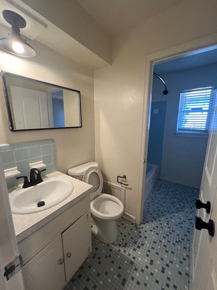 114 E Ridge Rd - Photo 5 of 23