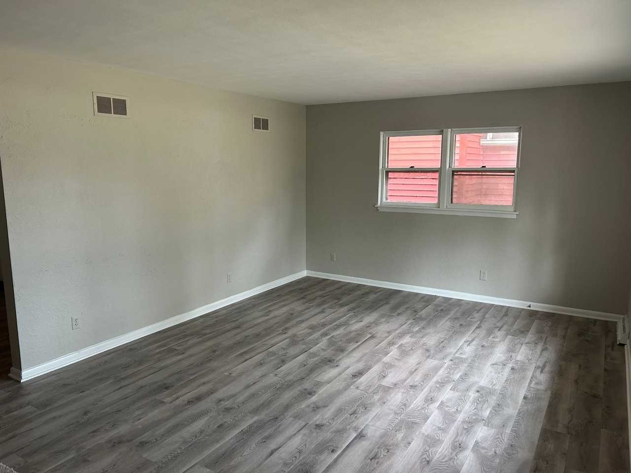 805 N Sterling Ave - Photo 2 of 11