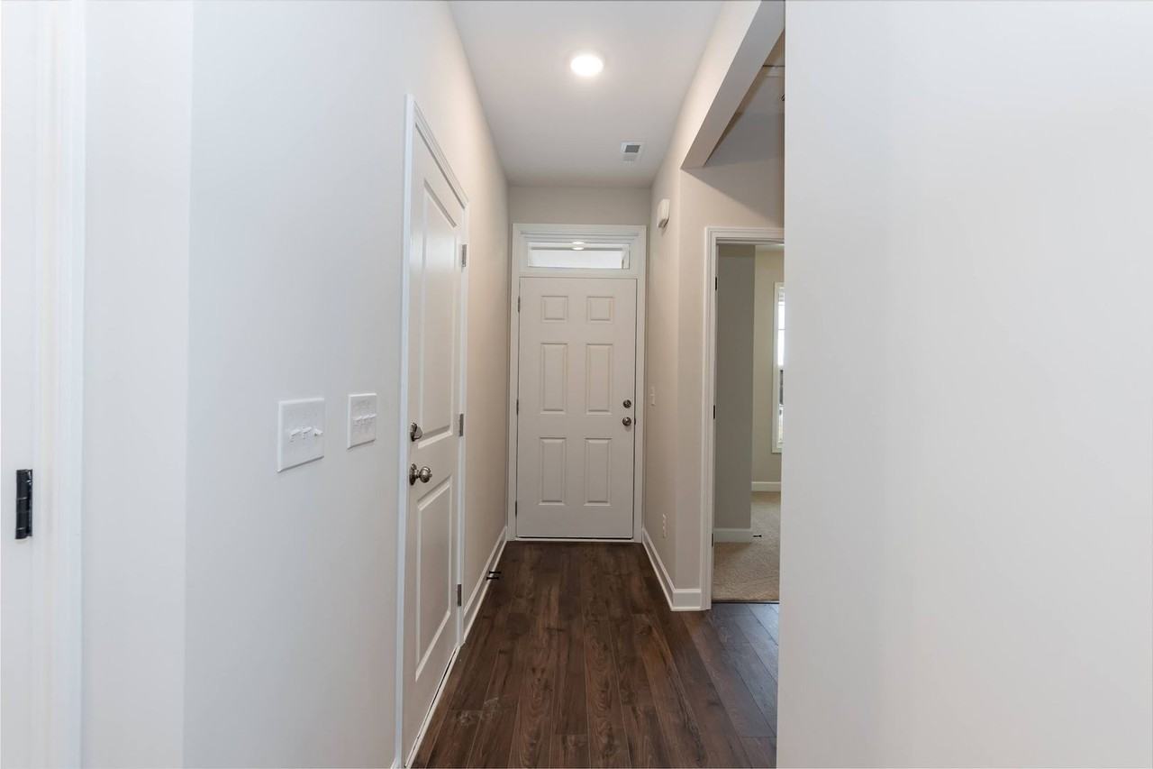 220 E Granville St - Photo 7 of 24
