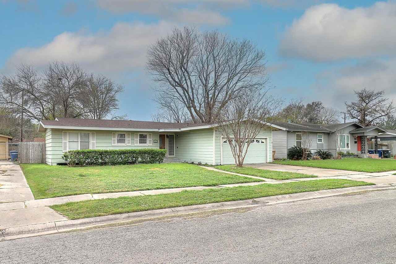 913 Delaine Dr - Photo 2 of 39