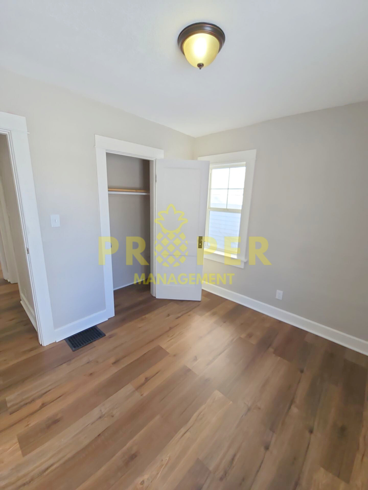 422 Mulford Ave - Photo 3 of 9