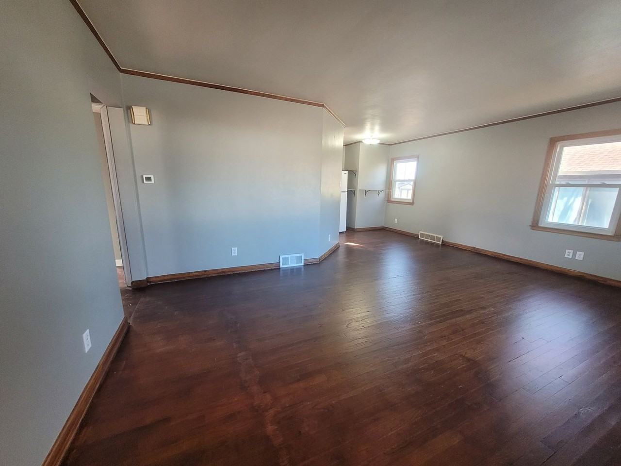 2405 Maple St - Photo 4 of 25