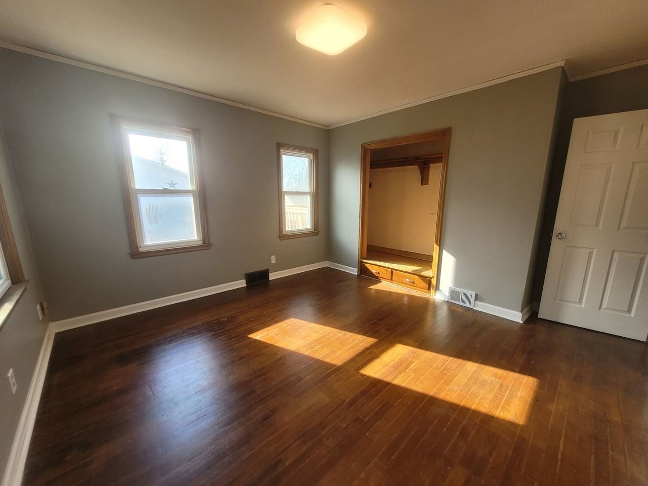 2405 Maple St - Photo 5 of 25