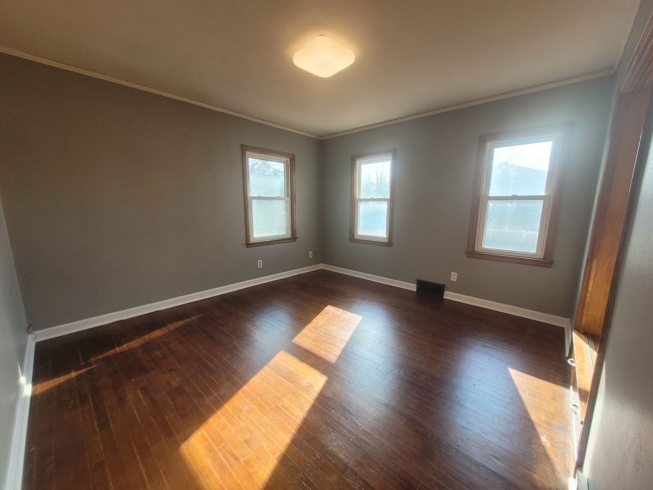 2405 Maple St - Photo 7 of 25