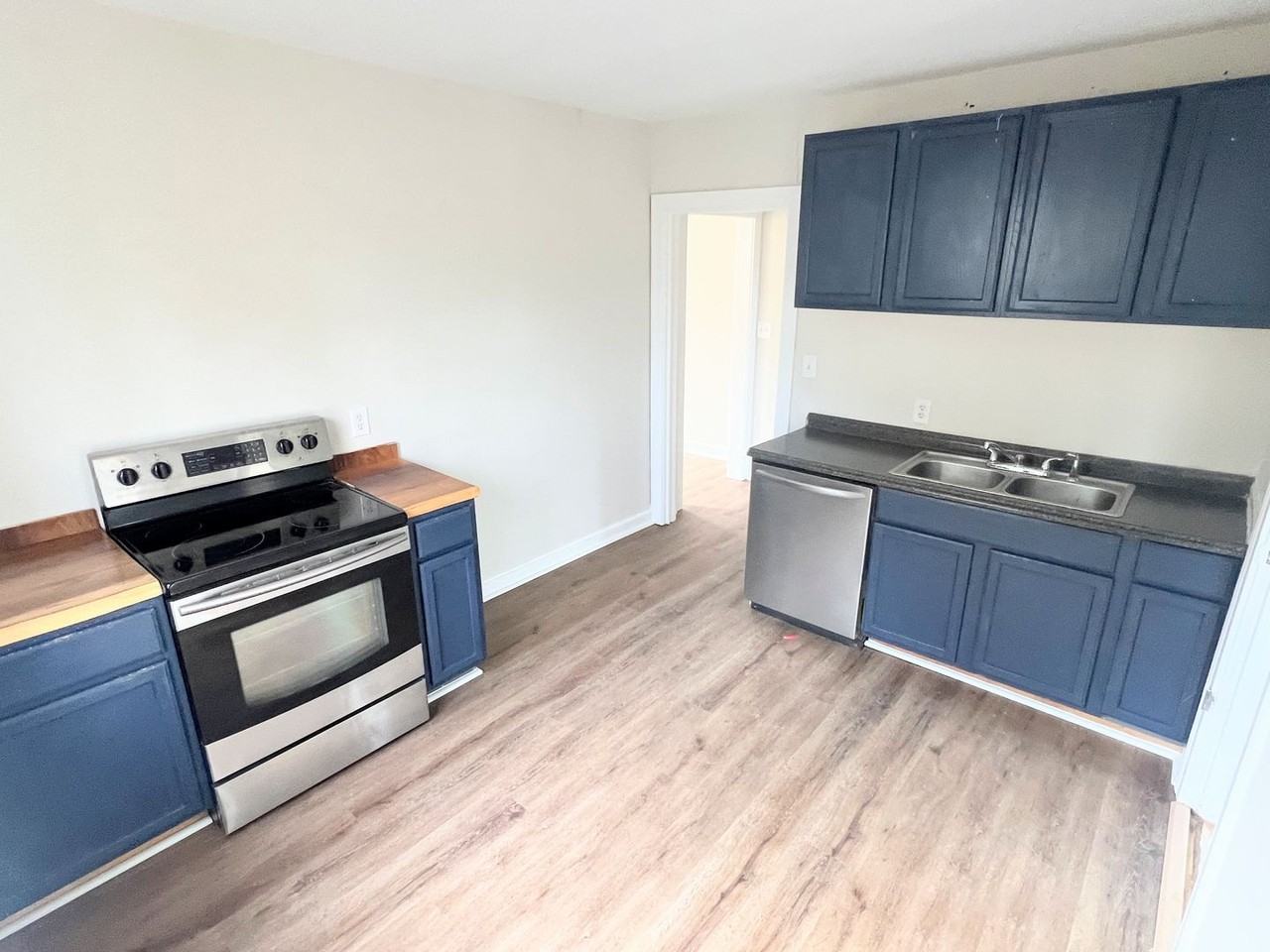 112 Morgan St - Photo 2 of 12