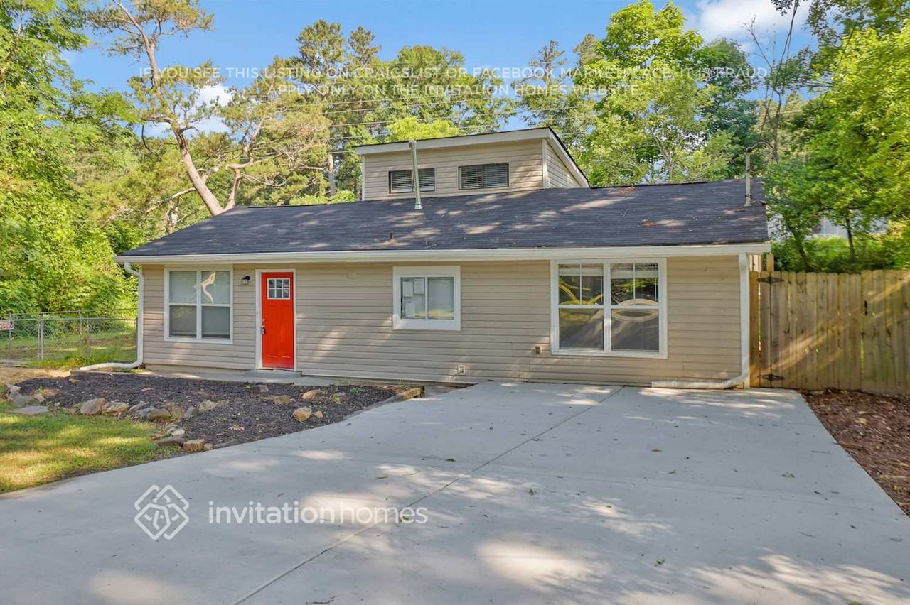 1816 Waldrep Cir Se - Photo 3 of 21