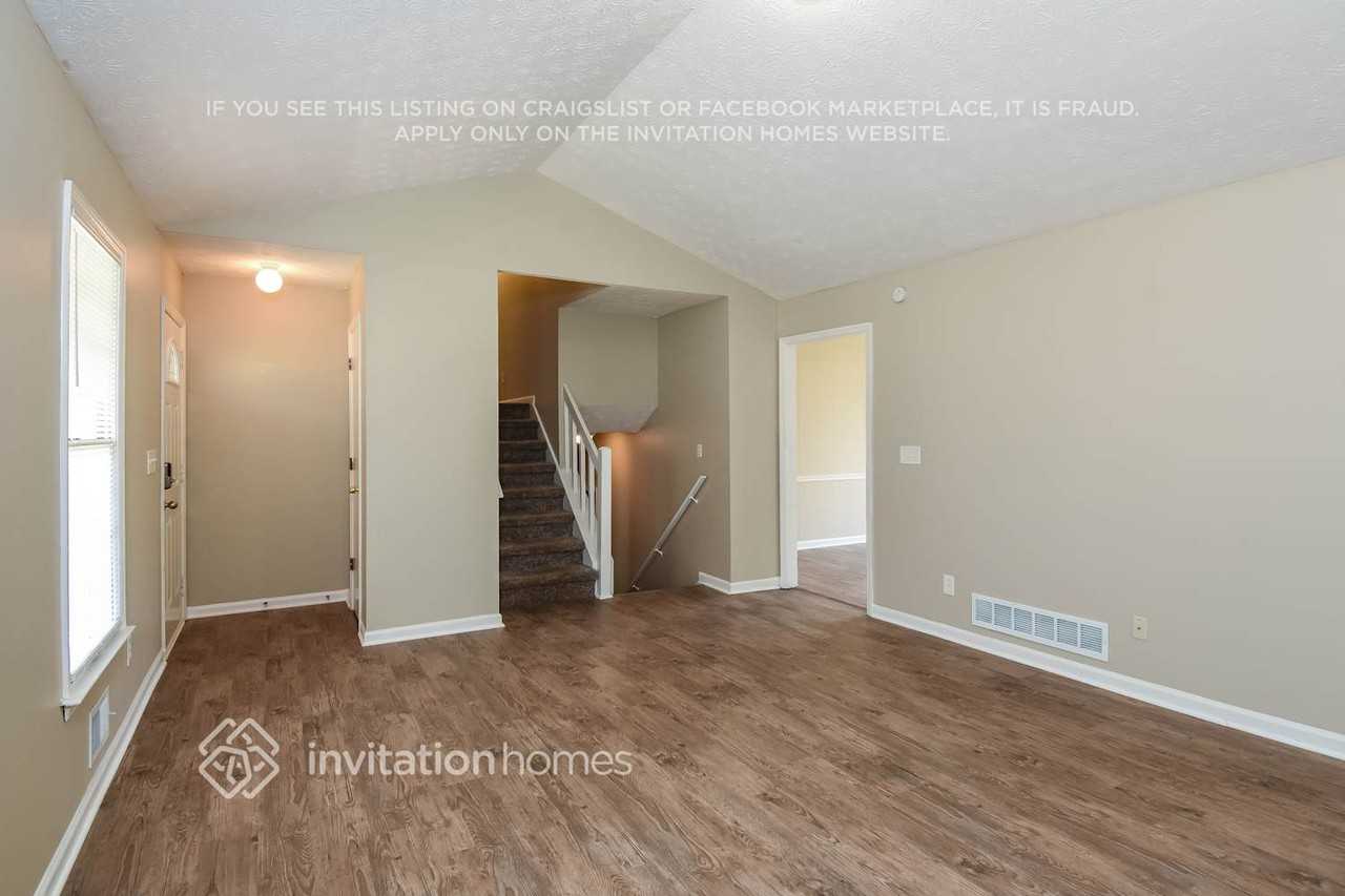 2455 Danver Ln - Photo 3 of 9