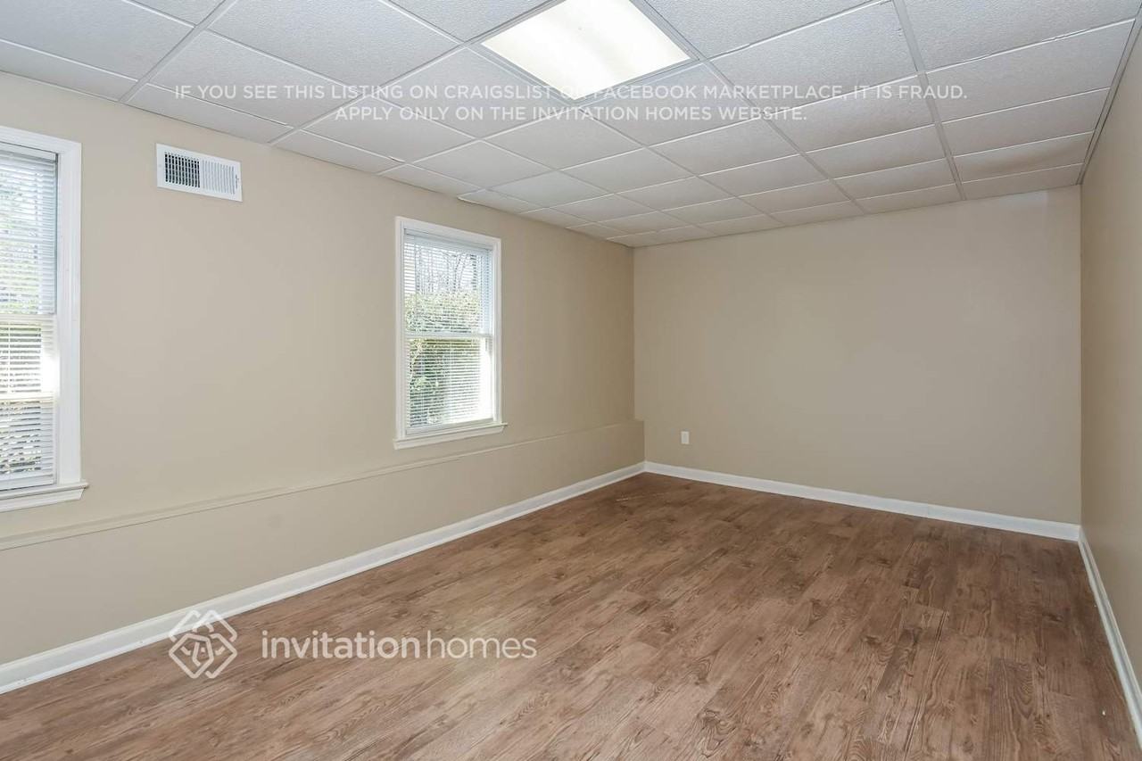 2455 Danver Ln - Photo 5 of 9