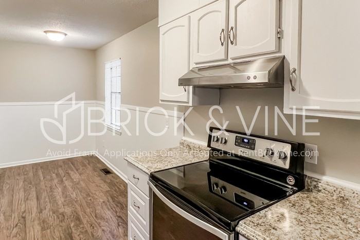 6100 Meadow Crest Cir - Photo 3 of 18