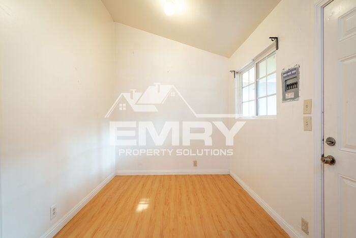 243 S Orange Blossom Ave #B - Photo 3 of 7