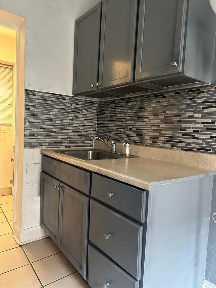 5612 Hudson Ave #E - Photo 2 of 19