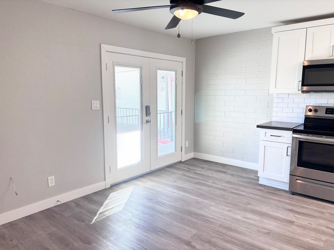 402 N 10th St #12 - Photo 4 of 17