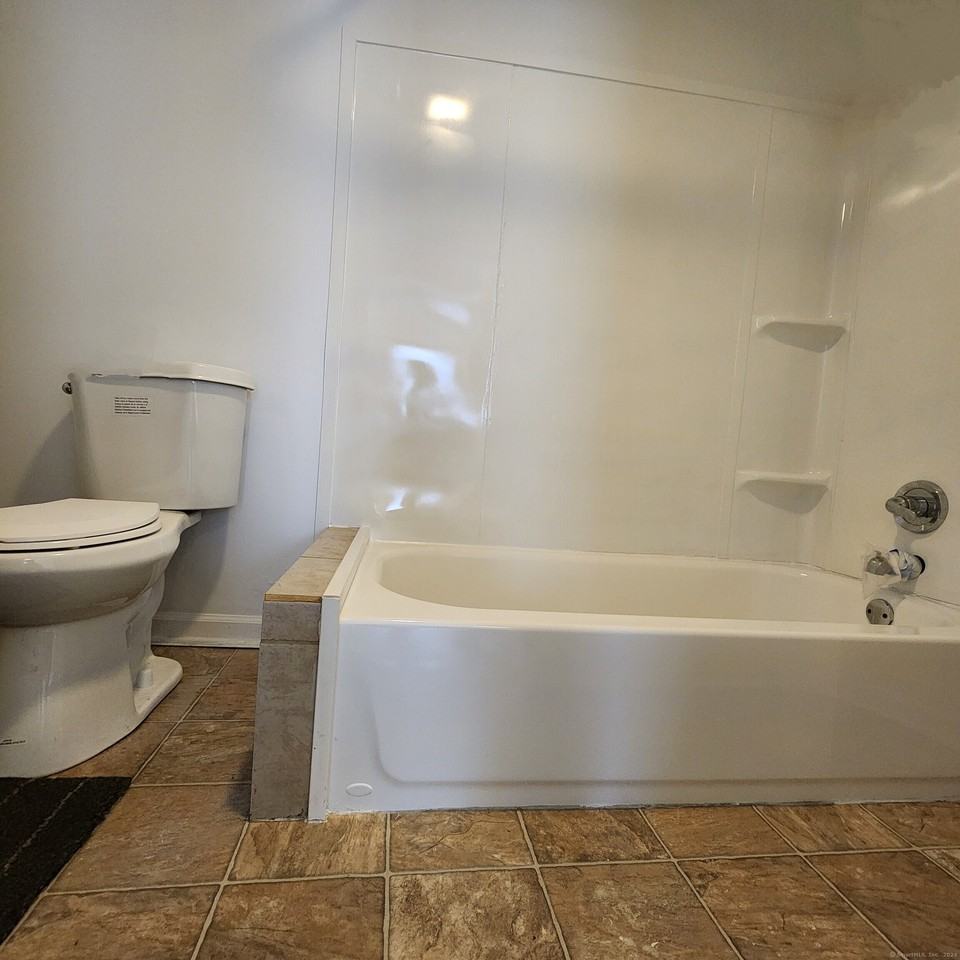 85 Vernon Ave #1 - Photo 3 of 9