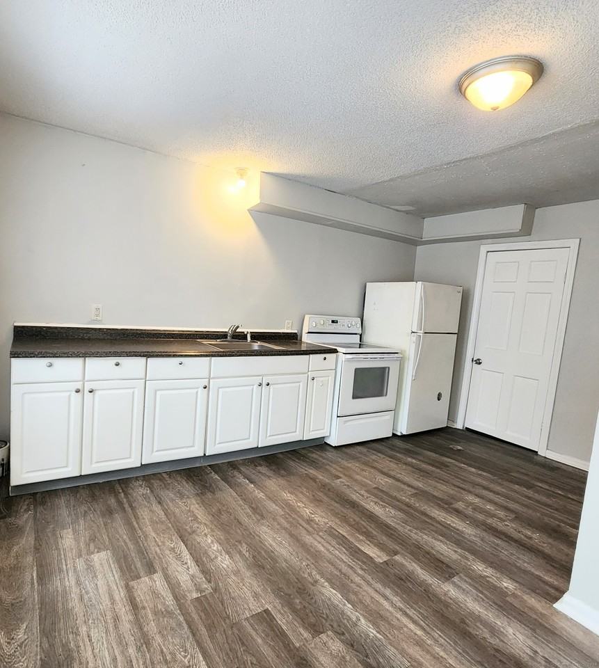 85 Vernon Ave #1 - Photo 4 of 9