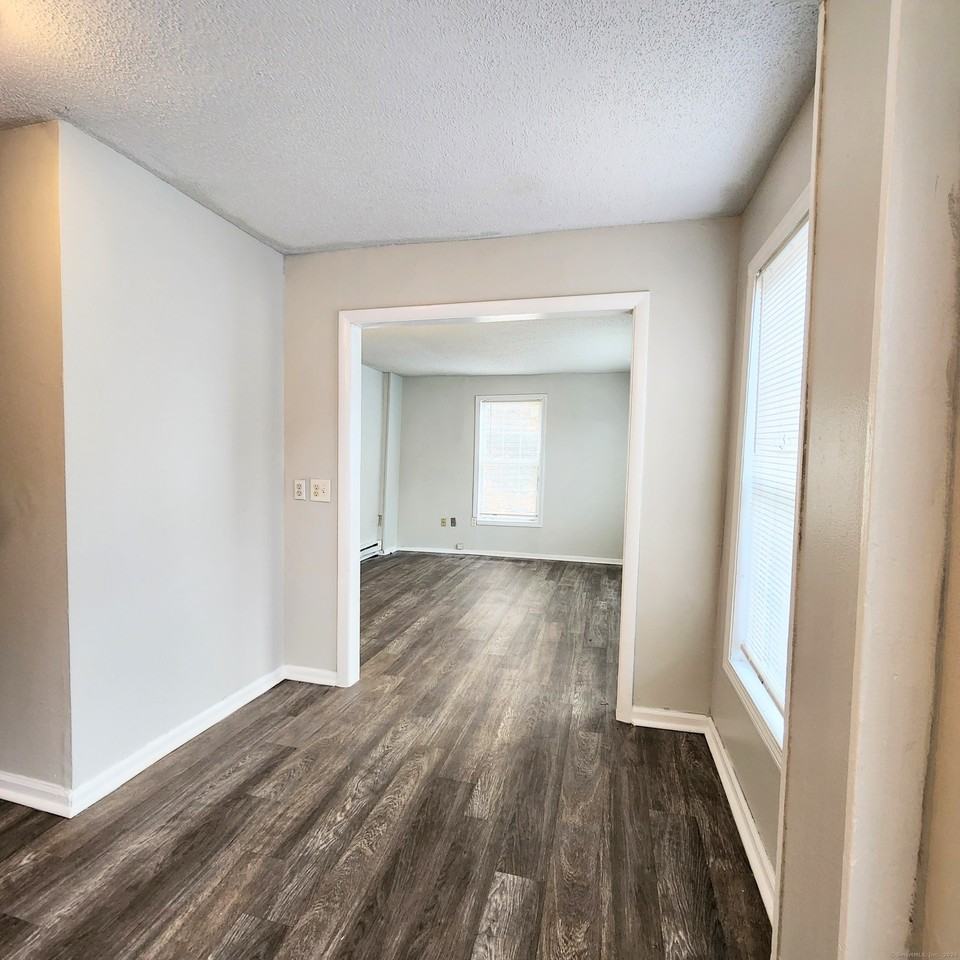 85 Vernon Ave #1 - Photo 5 of 9