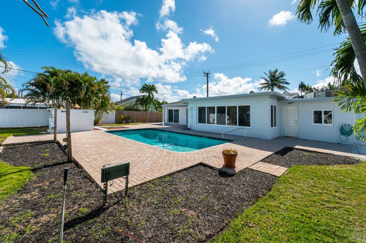 461 Ne 44th St #NA - Photo 2 of 29