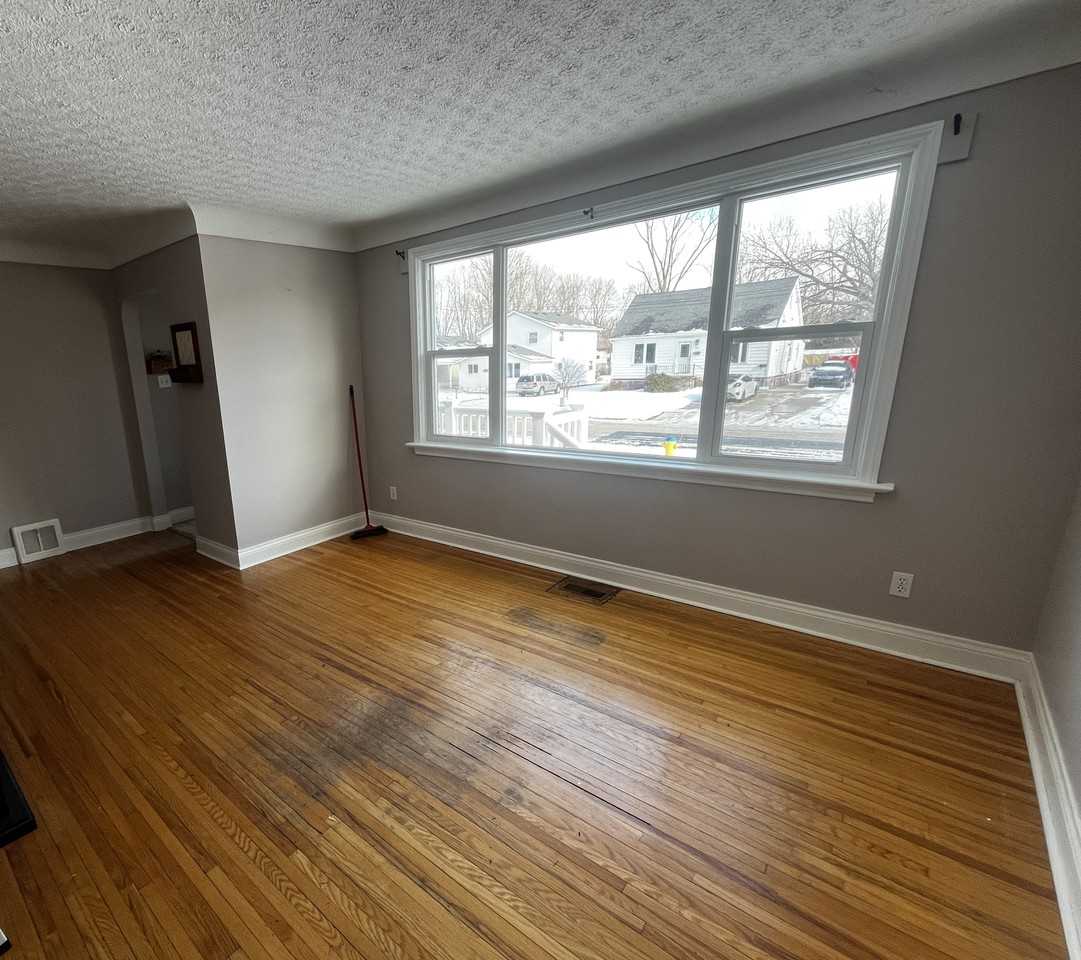 253 Lillian St #1 - Photo 3 of 15