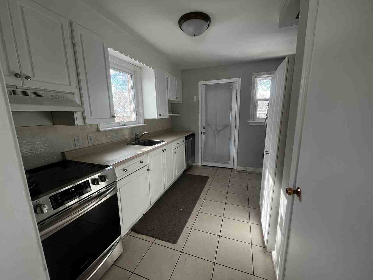 253 Lillian St #1 - Photo 4 of 15