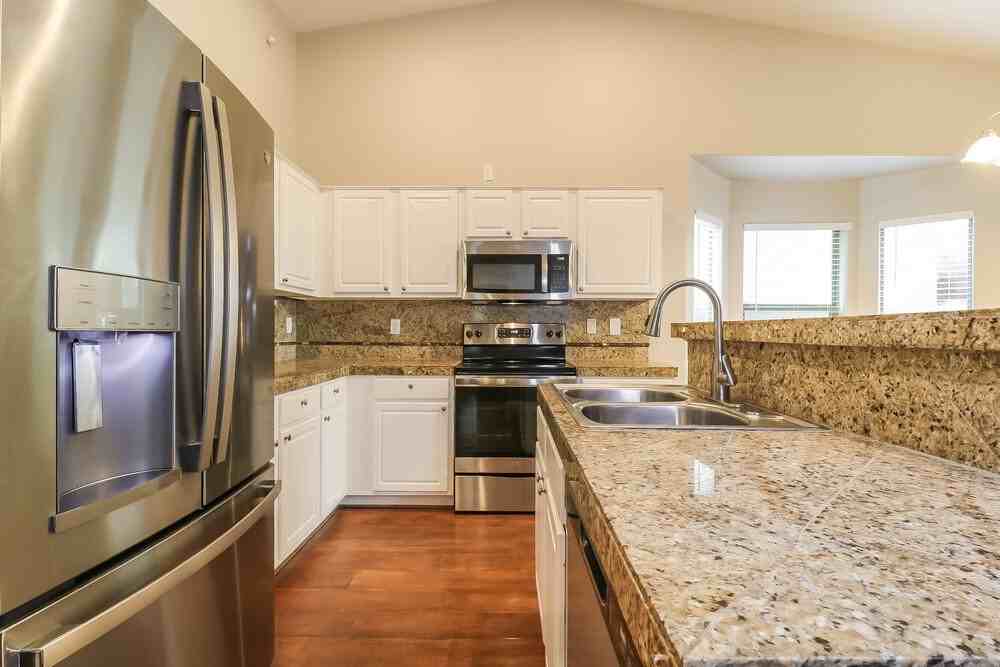 4608 S 26th Ln - Photo 7 of 16