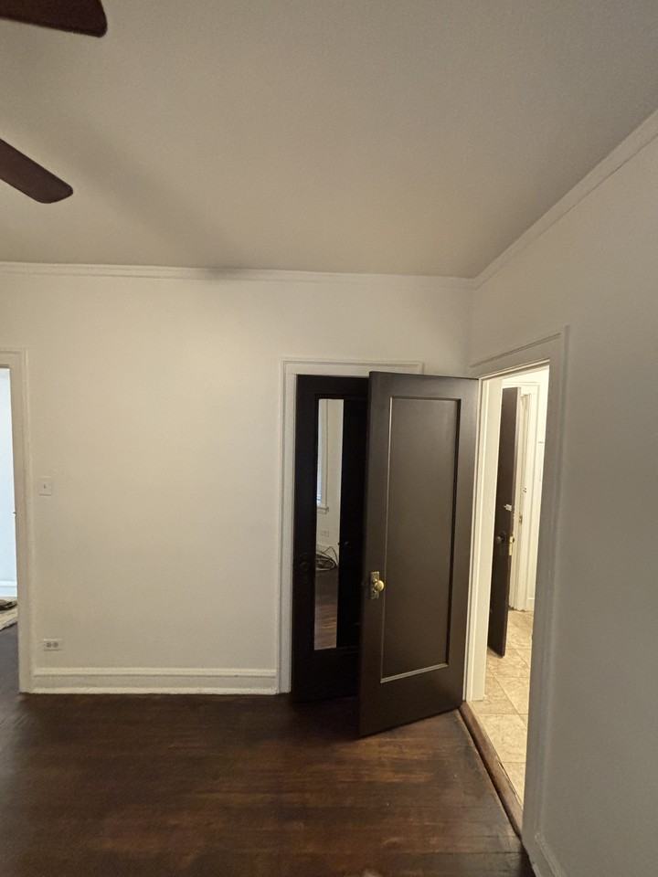 8031 South Maryland Avenue - Photo 4 of 13