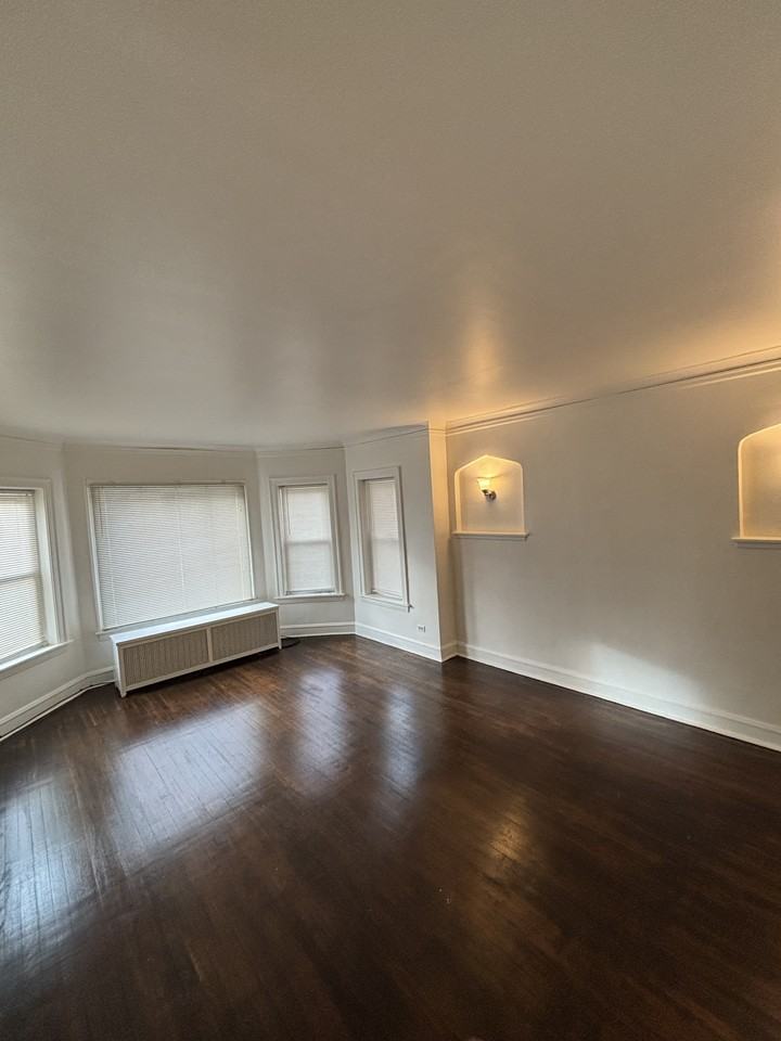 8031 South Maryland Avenue - Photo 5 of 13