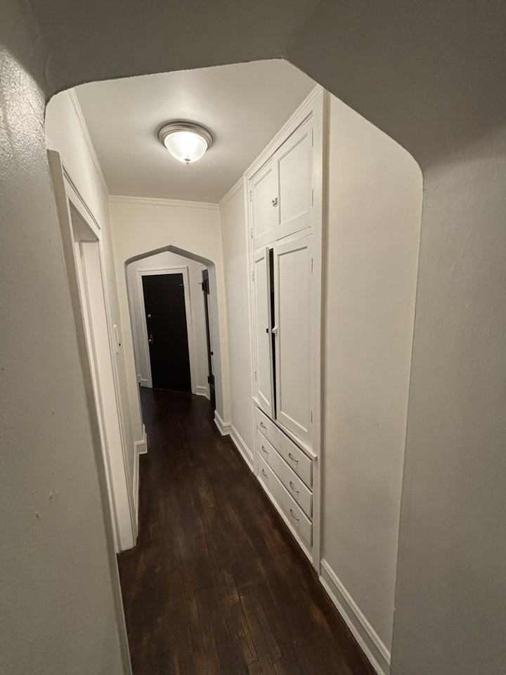 8031 South Maryland Avenue - Photo 6 of 13