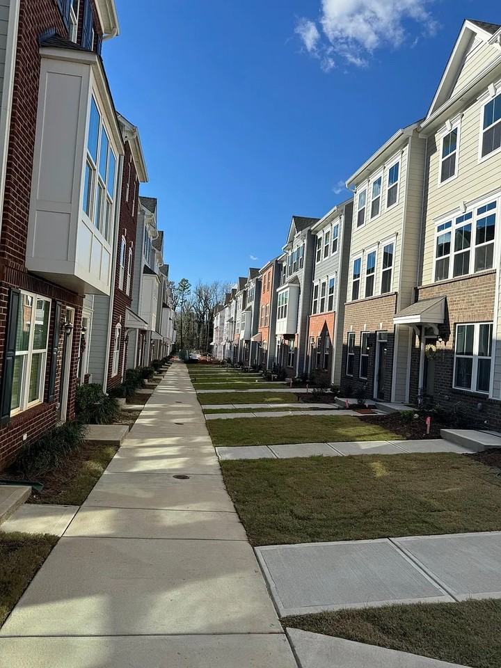 6326 Cleburne Ct - Photo 3 of 50