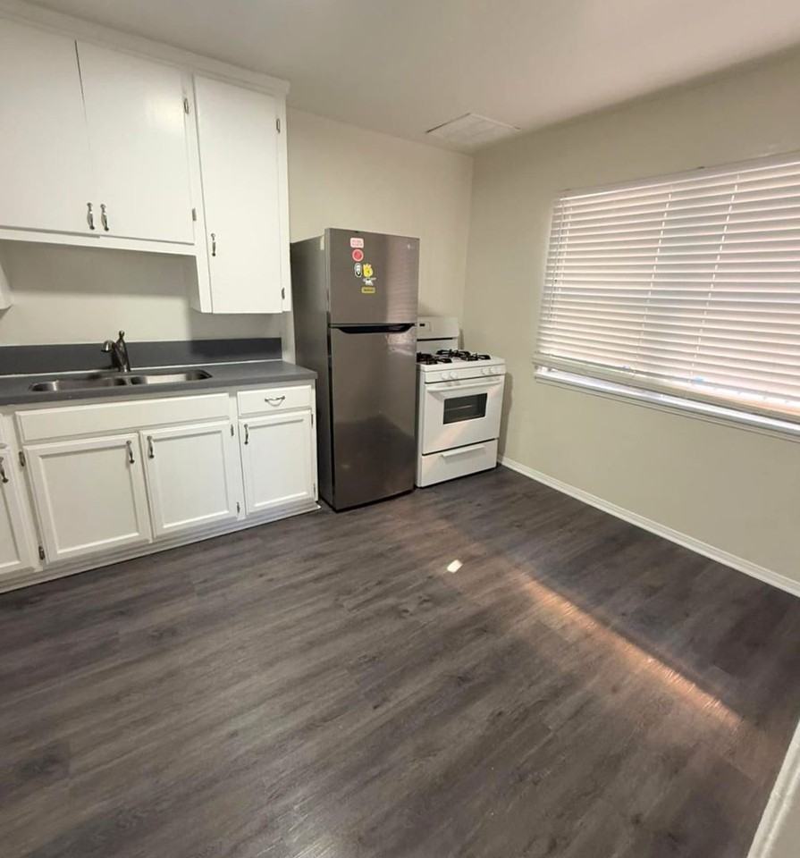 10961 S. Figueroa St. - Photo 4 of 9