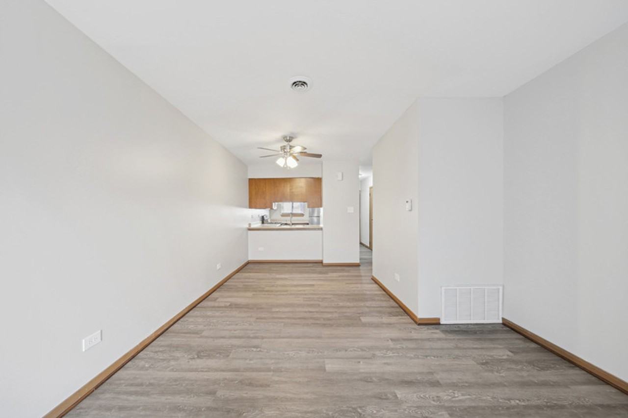 Burbank Manor Apartments - Photo 3 of 13