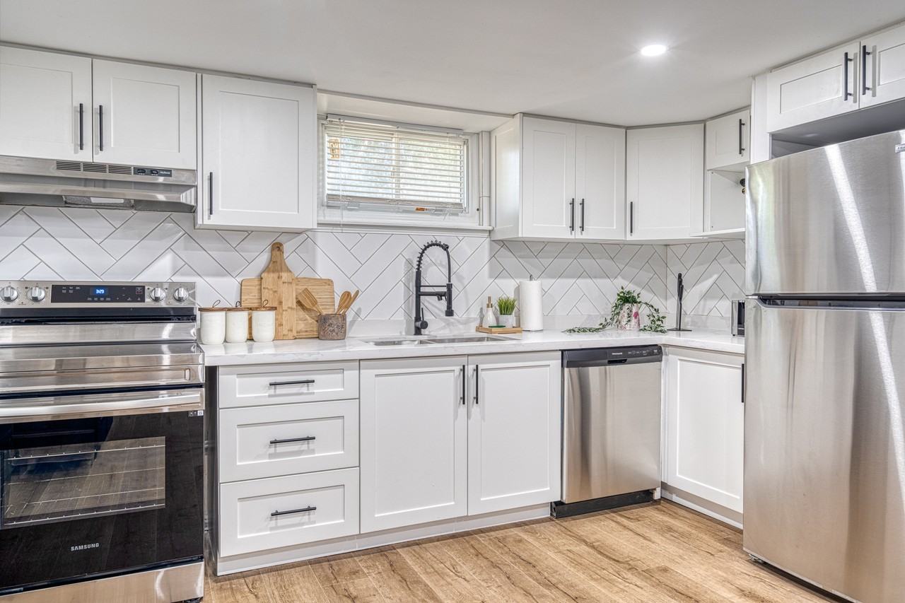 23 Augusta Ave #2 - Photo 3 of 20