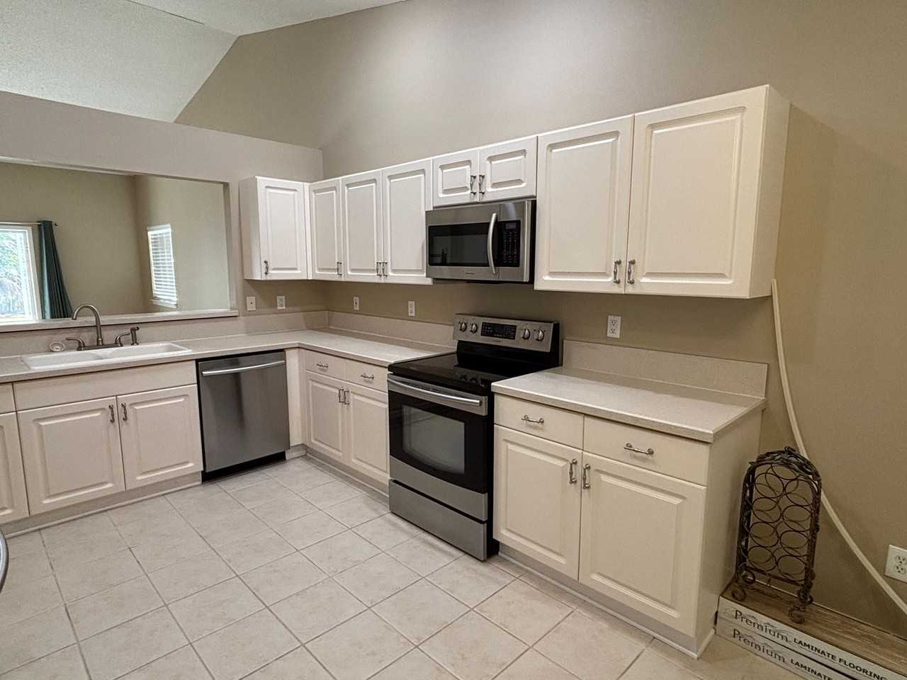 110 Covington St - Photo 6 of 31