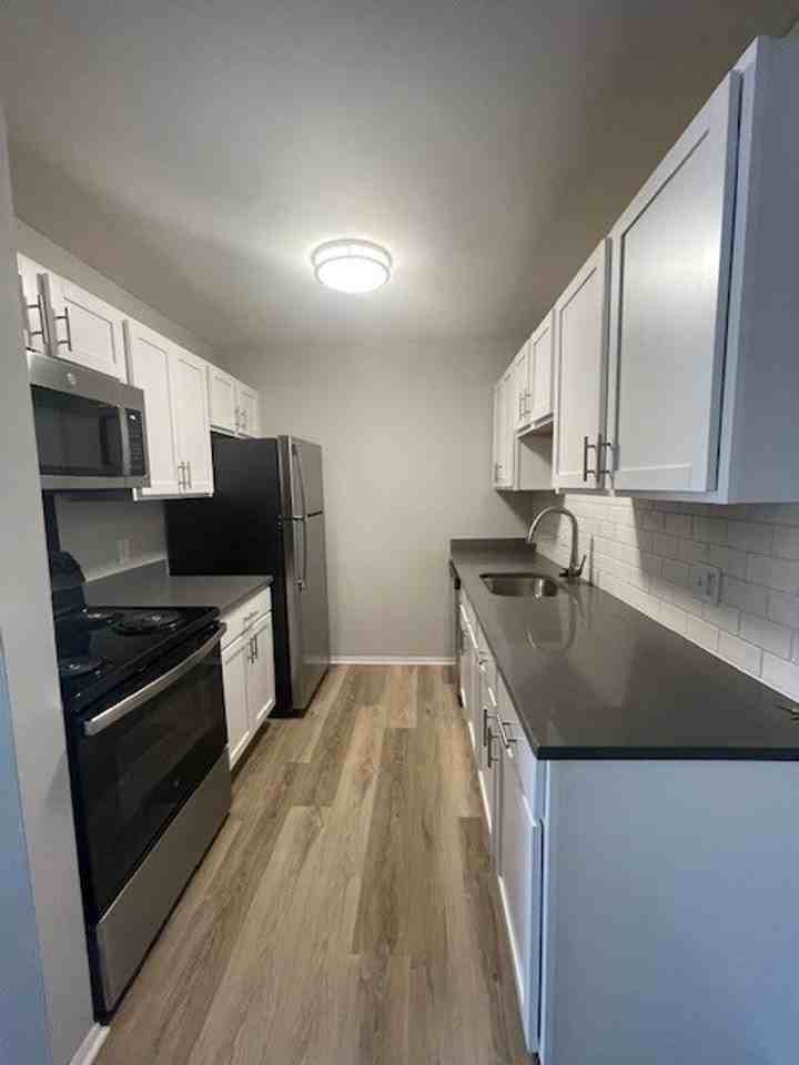 333 Marshall Apartments - Photo 7 of 32