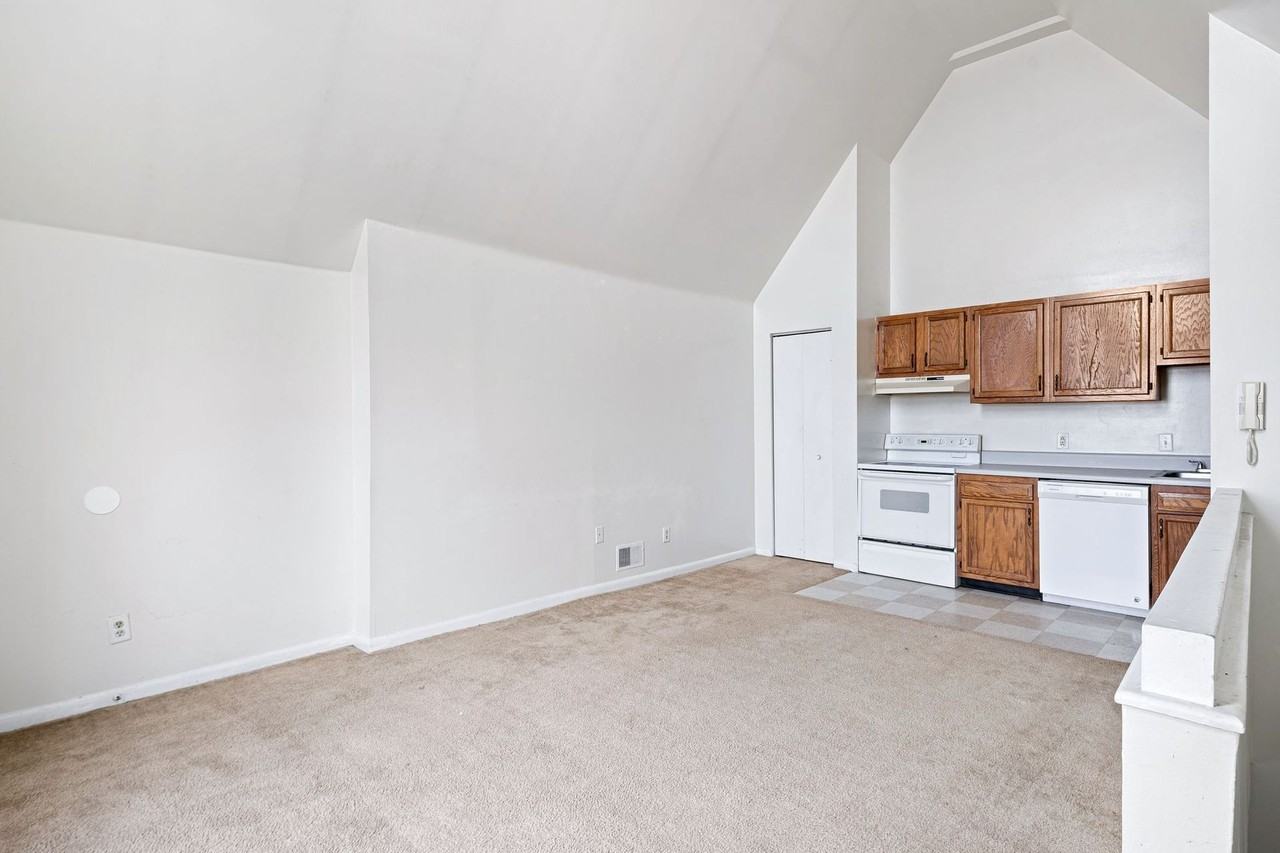 Steeple Lofts at University City - Photo 5 of 31