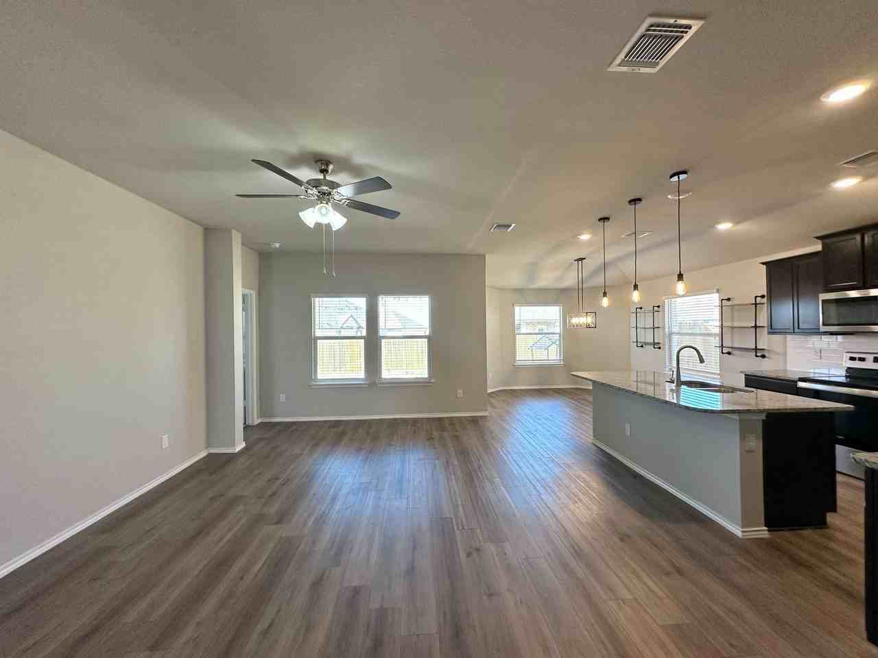 2422 Freddie L. Nichols Sr. Dr - Photo 5 of 43