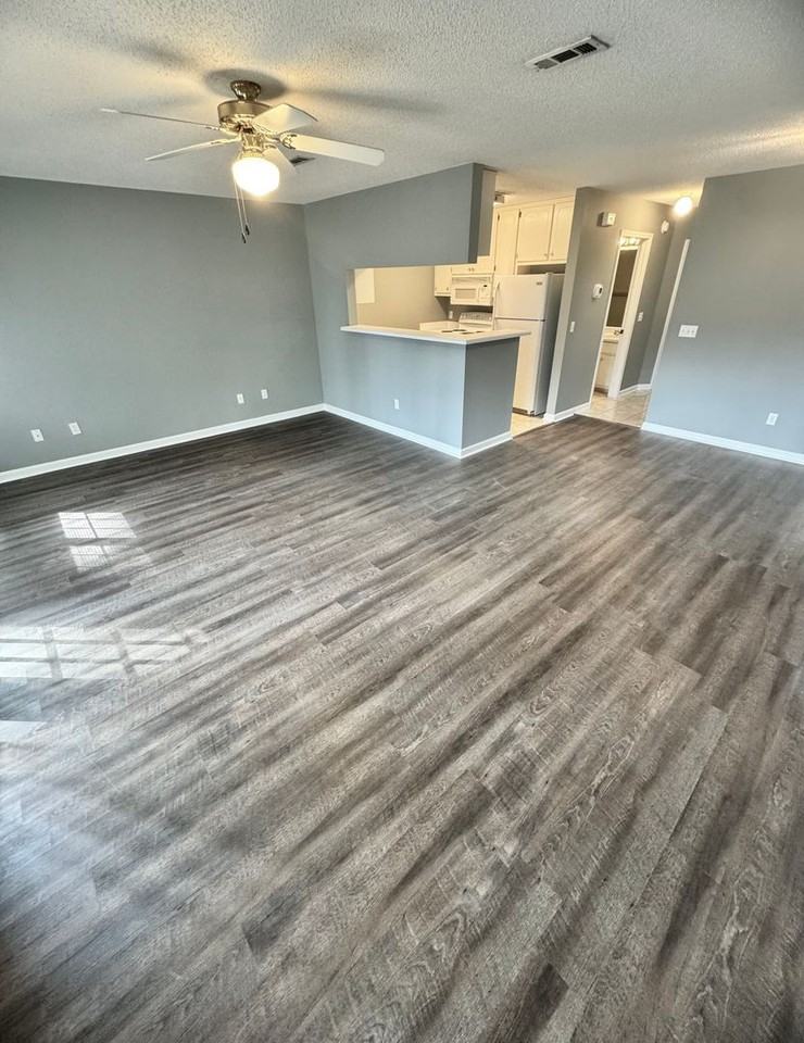 102 Woodrun Dr - Photo 3 of 22