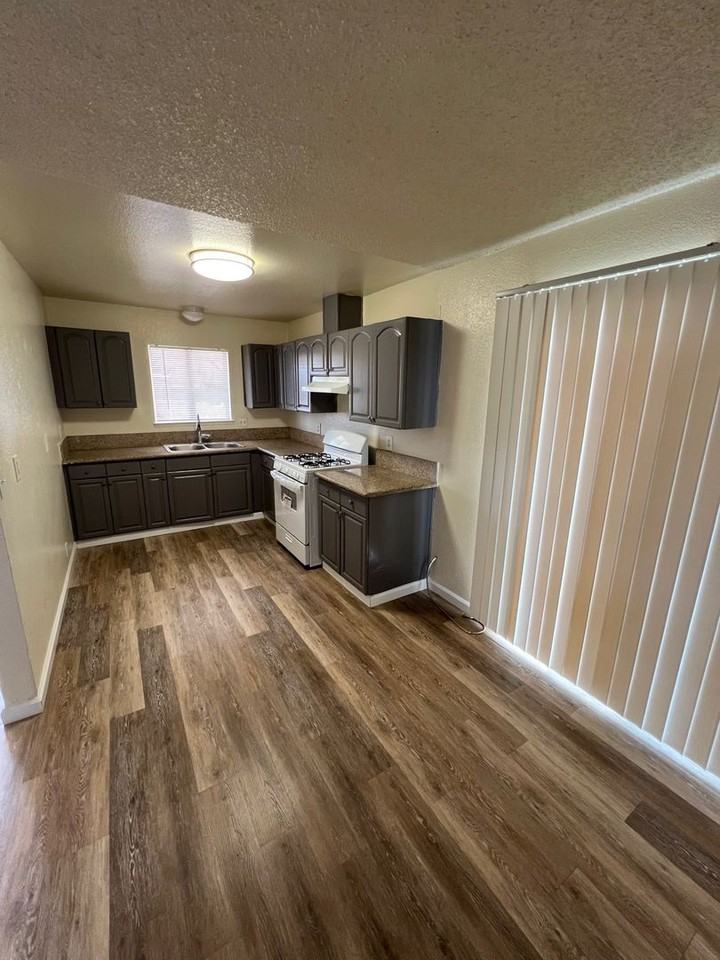 18219 Cherimoya Rd - Photo 3 of 13